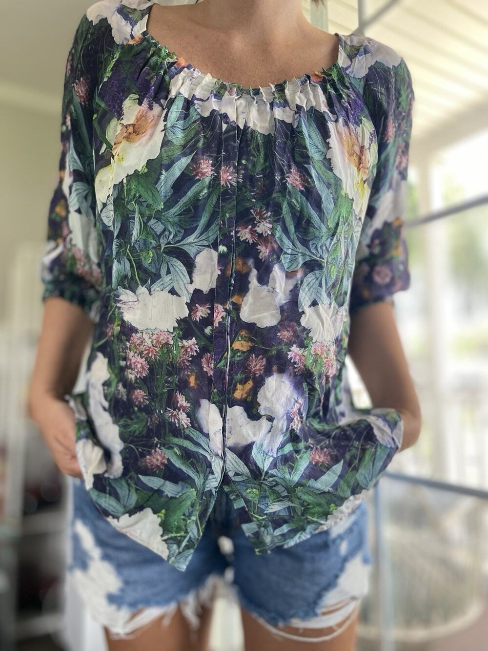 ROBERT GRAHAM Floral Pintuck 100% Silk Button Up Blouse Top M